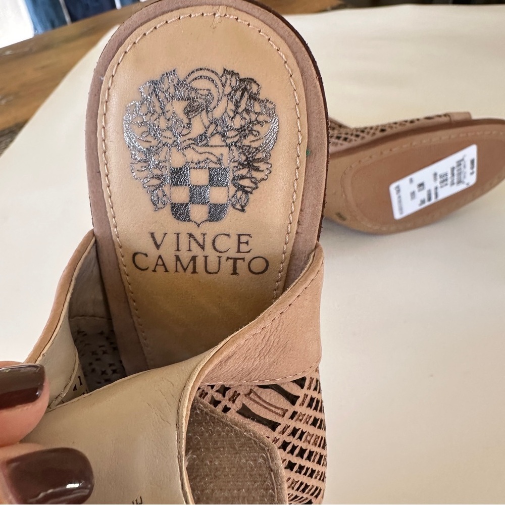 Vince Camuto Keannie Cutout Leather Open Toe Block Heel Sandal Taupe Boho SZ 8.5 - Picture 9 of 13